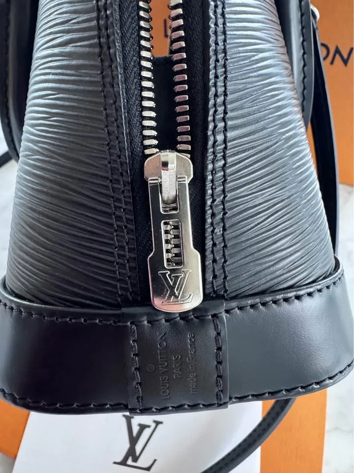 Louis Vuitton Alma BB Black Epi Leather image indicator(4)