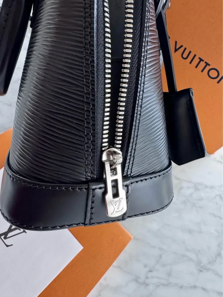 Louis Vuitton Alma BB Black Epi Leather image indicator(5)