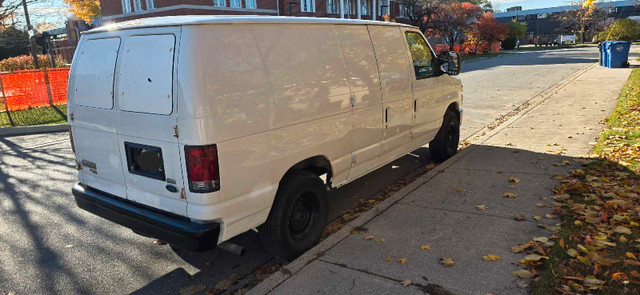 2013 Ford E250 - photo 2