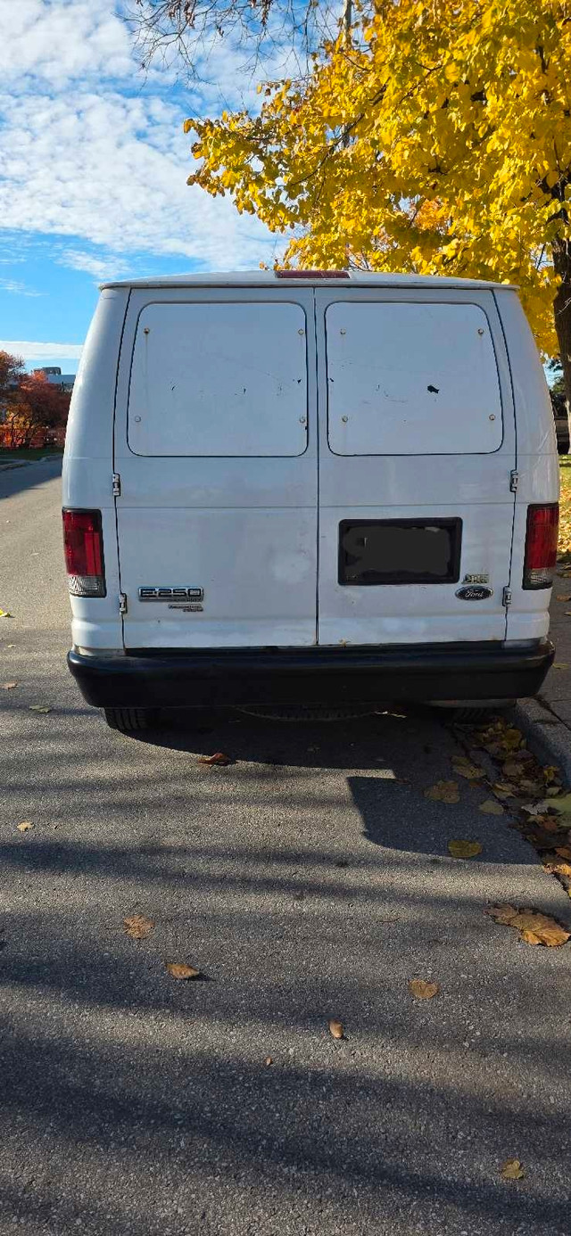 2013 Ford E250 - photo 4