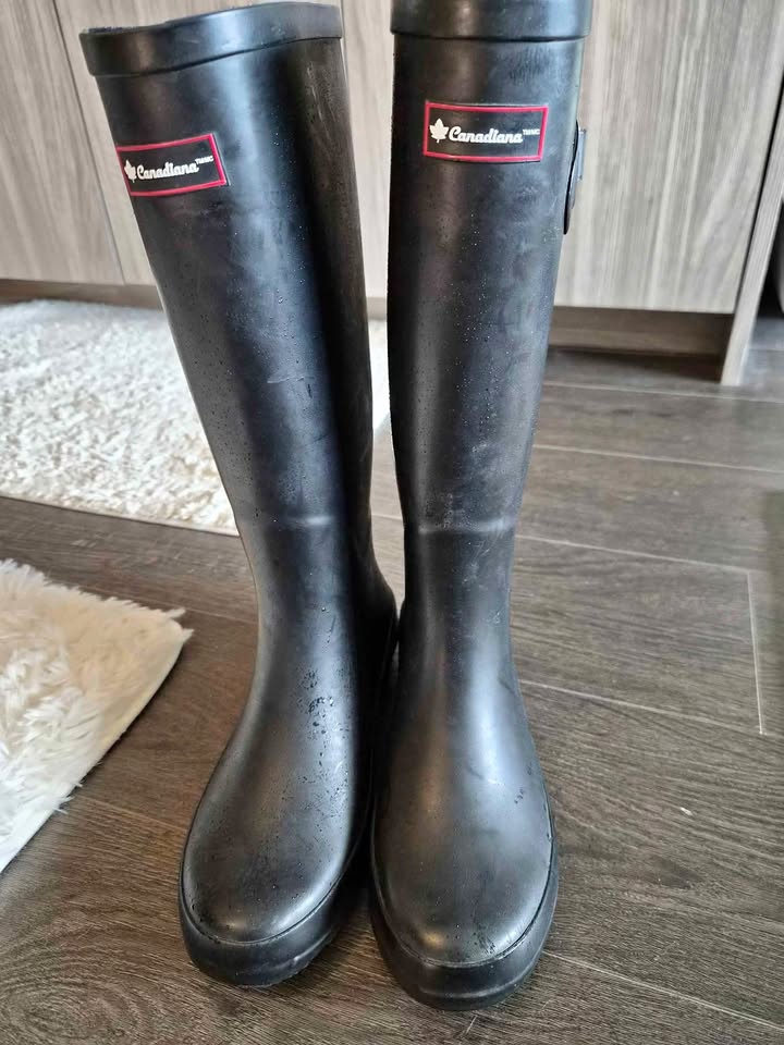 Rain boots size 7