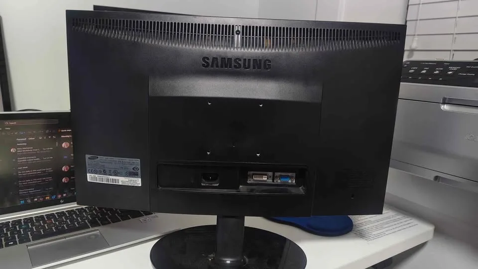 Samsung 22 inch Monitor image indicator(2)