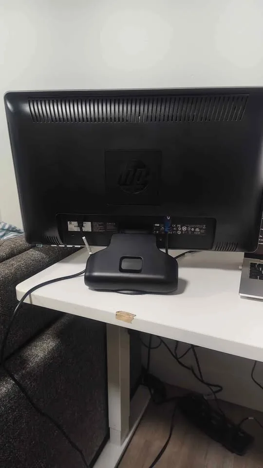 HP 2310m 23" Full HD Monitor - HDMI, DVI, VGA & Speakers! image indicator(3)