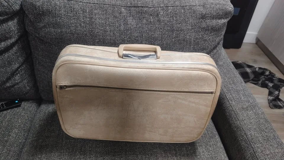 Vintage Jetliner Leather Suitcase (Fraser Heights) image indicator(2)