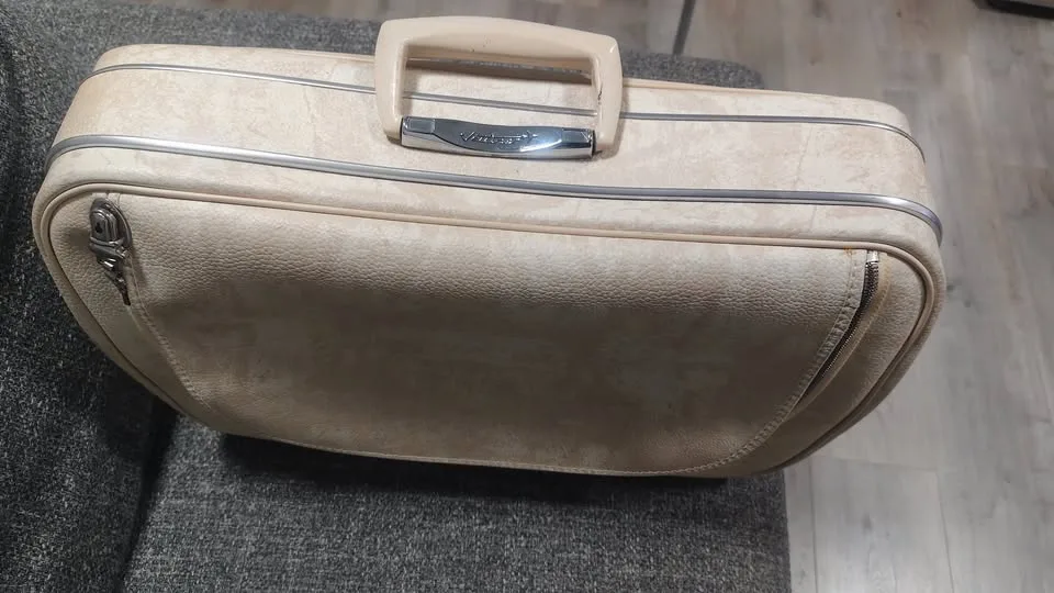 Vintage Jetliner Leather Suitcase (Fraser Heights) image indicator(3)