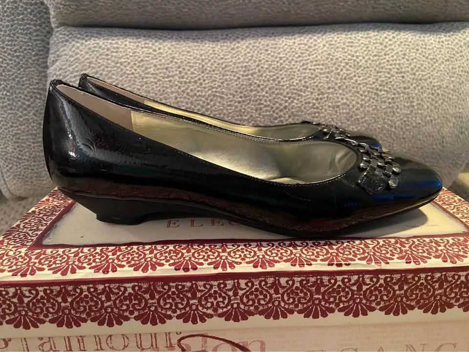 Women’s Anne Klein Kitten Heels, size 9 image indicator(2)