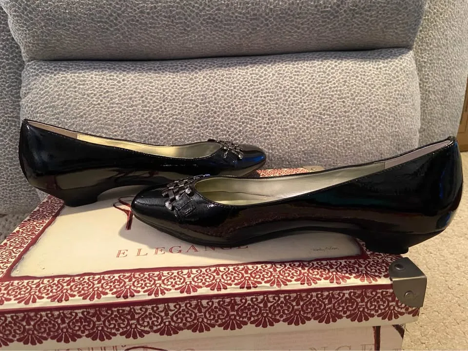 Women’s Anne Klein Kitten Heels, size 9 image indicator(6)