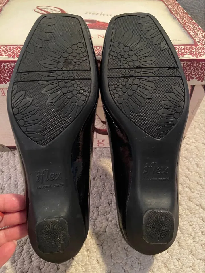 Women’s Anne Klein Kitten Heels, size 9 image indicator(8)