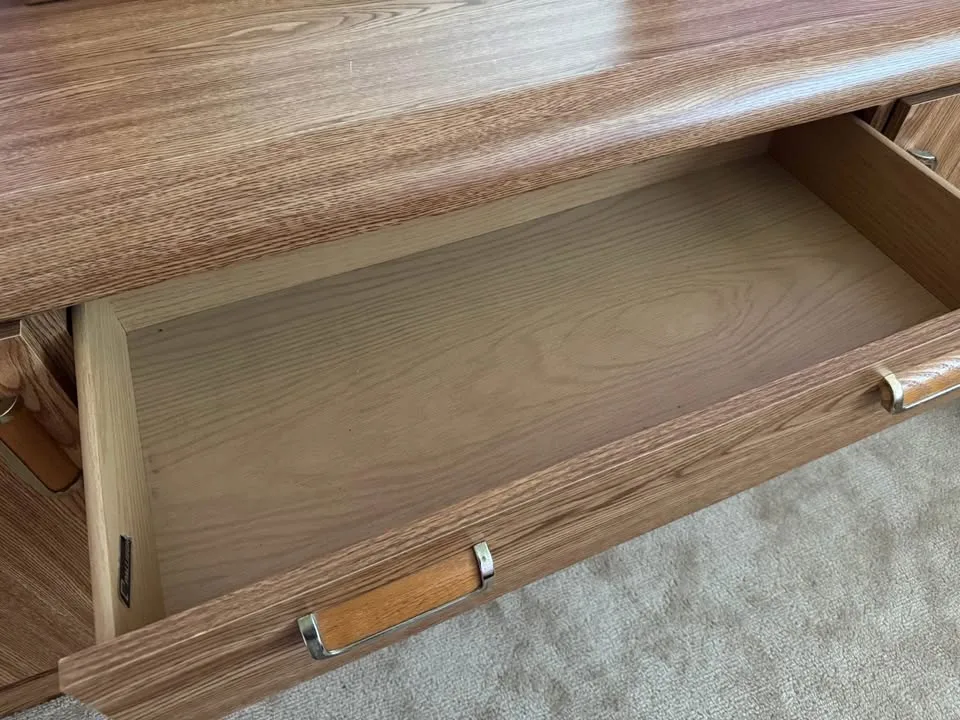 Dresser with Mirror image indicator(2)