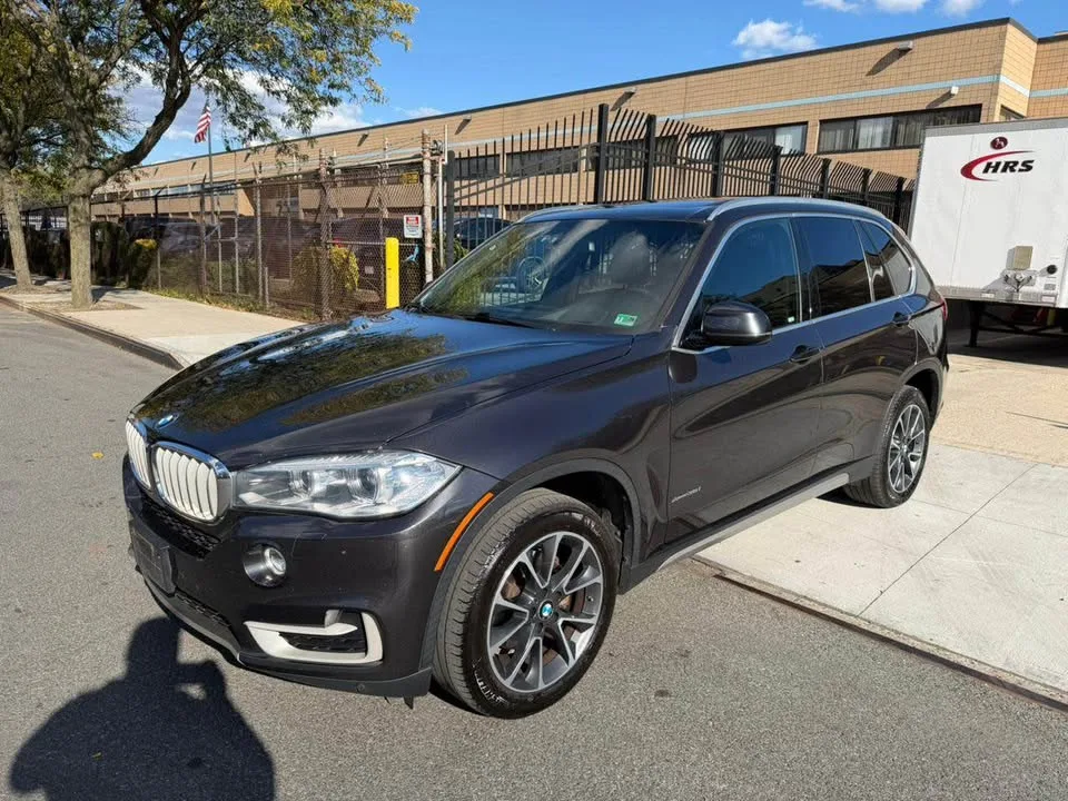 2017 BMW X5 · Sport Utility 4D image indicator(2)