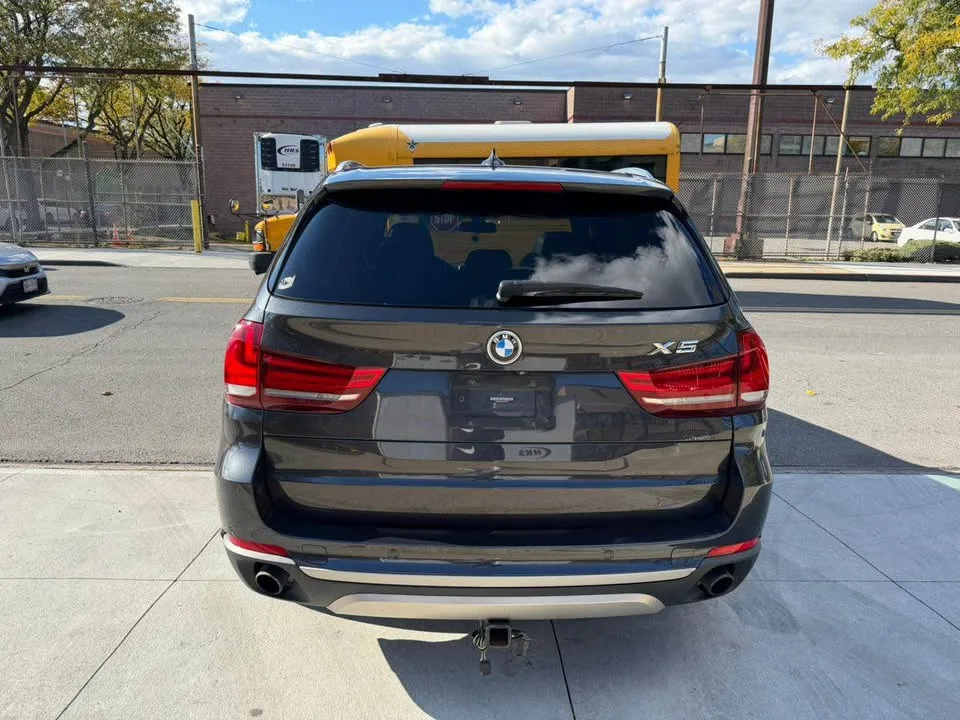 2017 BMW X5 · Sport Utility 4D image indicator(4)