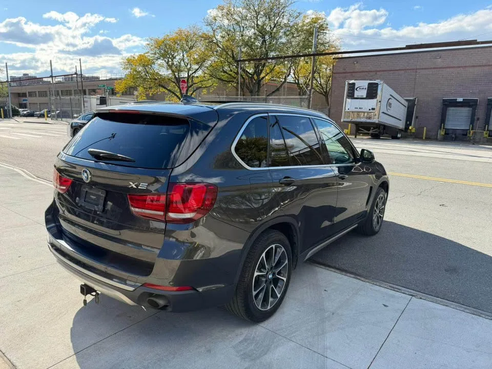 2017 BMW X5 · Sport Utility 4D image indicator(5)