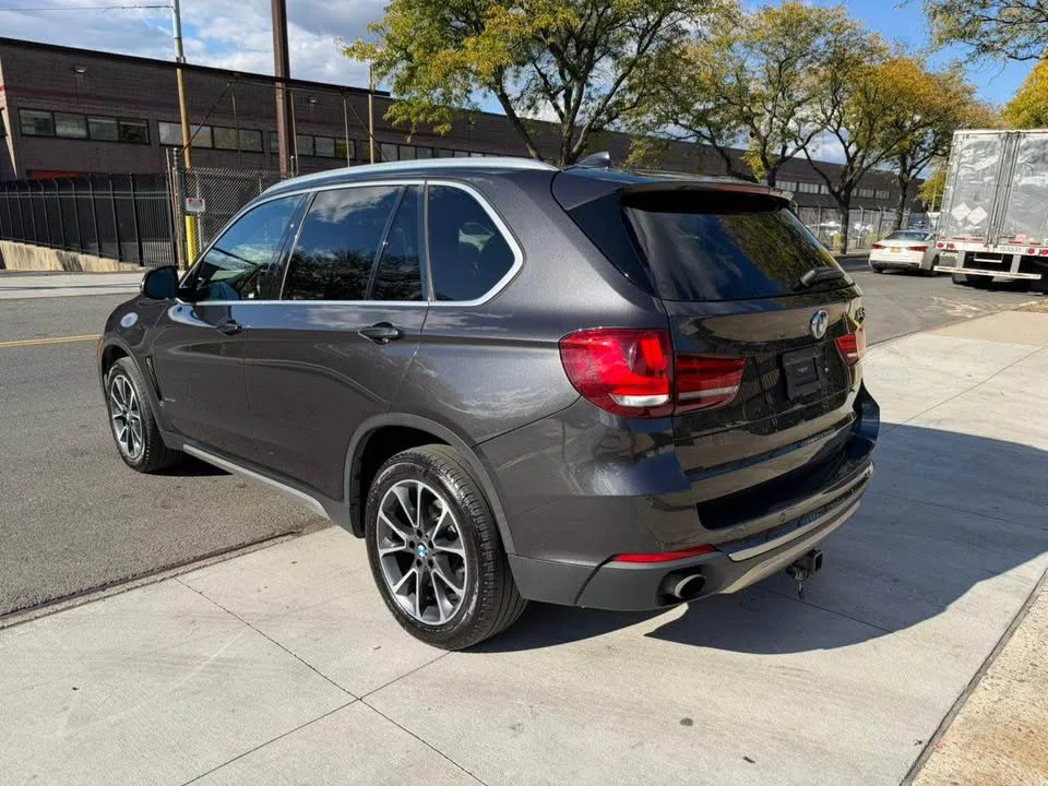 2017 BMW X5 · Sport Utility 4D image indicator(6)
