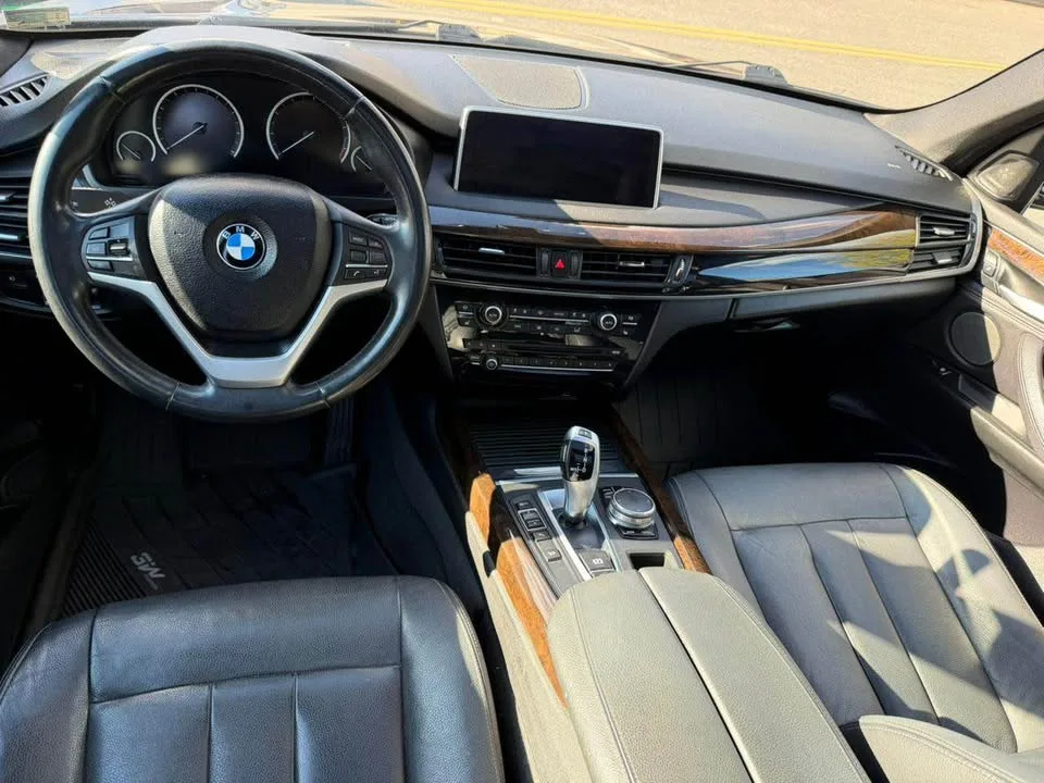 2017 BMW X5 · Sport Utility 4D image indicator(8)