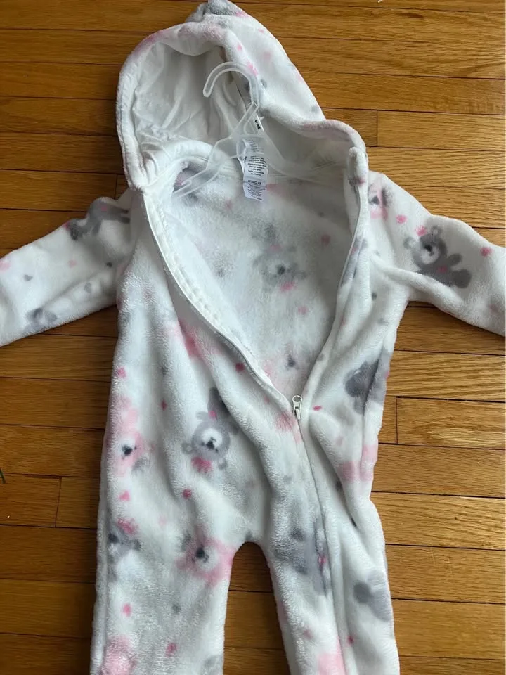 Infant Sleeper size 6-9 months. Port union/401/Pickering area. ￼ image indicator(2)