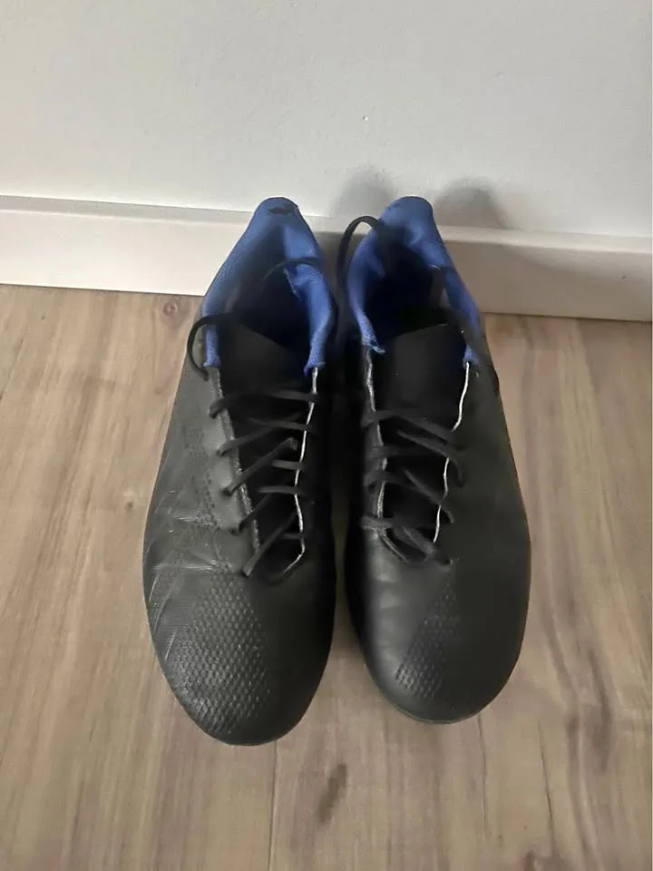 Youth size 7 soccer cleats