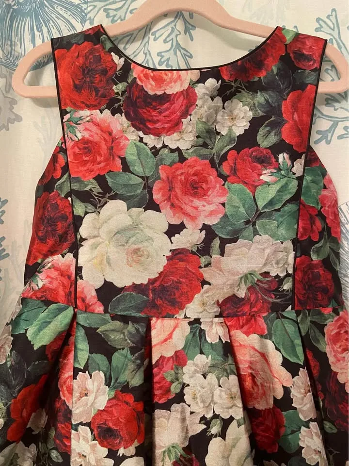 Girl’s fancy flowered taffeta dress, size 14. Beautiful! image indicator(2)