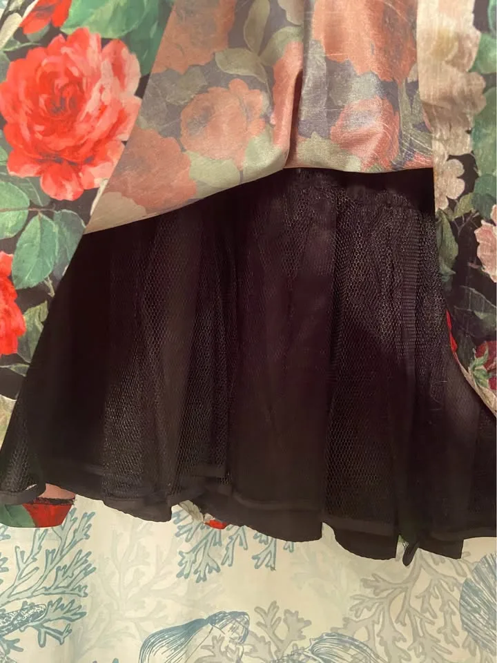 Girl’s fancy flowered taffeta dress, size 14. Beautiful! image indicator(6)