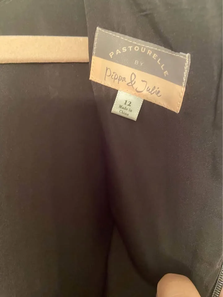 Girl’s fancy flowered taffeta dress, size 14. Beautiful! image indicator(10)