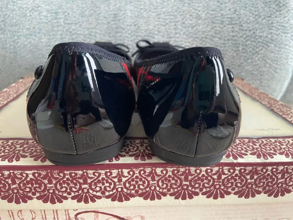 Women’s Anne Klein-Sport Alivia Red Plaid Flats, size 8.5 image indicator(4)