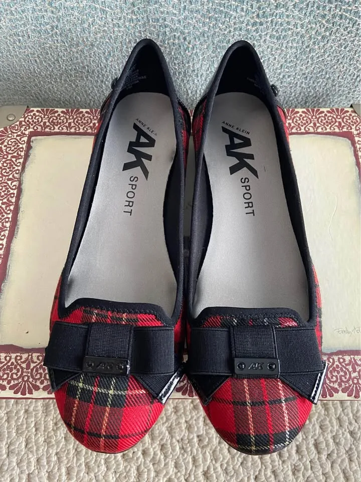 Women’s Anne Klein-Sport Alivia Red Plaid Flats, size 8.5 image indicator(5)