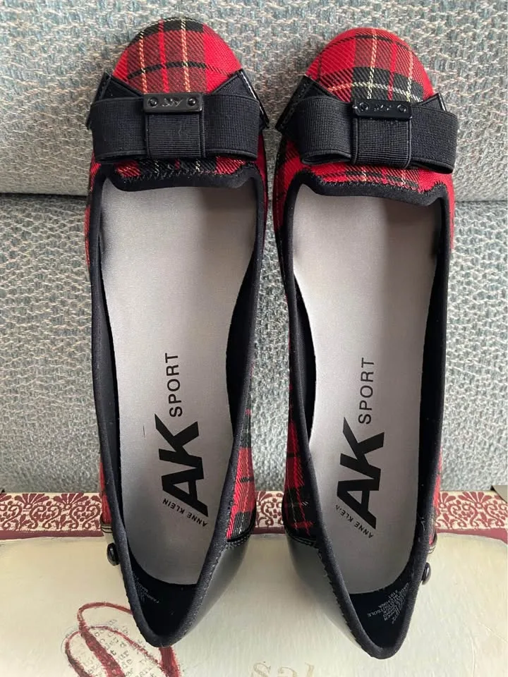 Women’s Anne Klein-Sport Alivia Red Plaid Flats, size 8.5 image indicator(7)