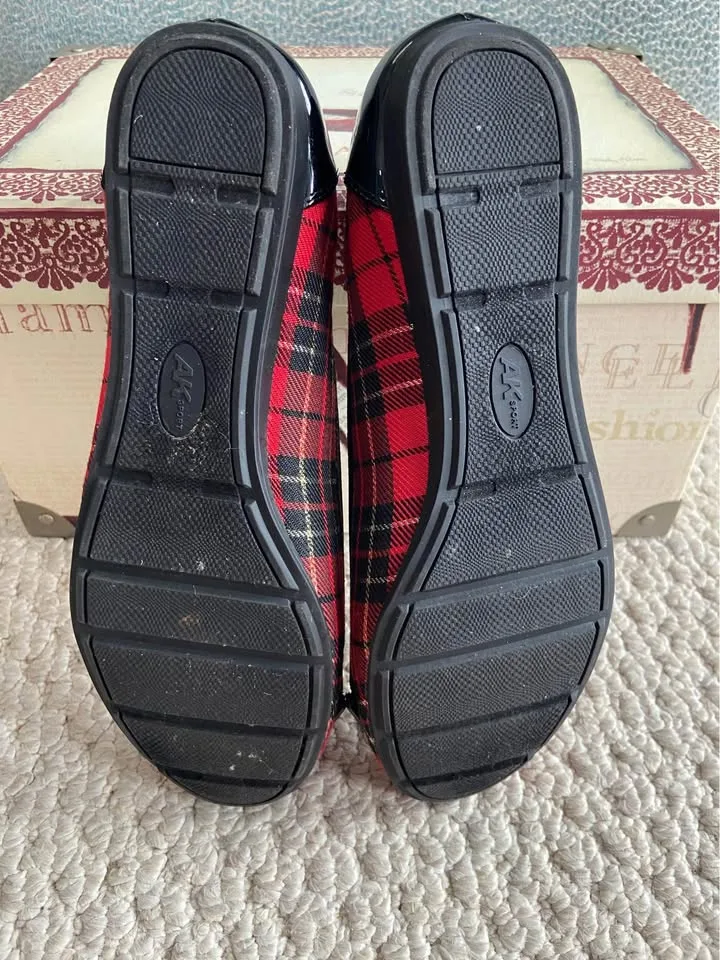 Women’s Anne Klein-Sport Alivia Red Plaid Flats, size 8.5 image indicator(8)