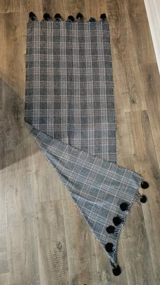 100% Cashmere Pashmina with Pom Poms image indicator(2)