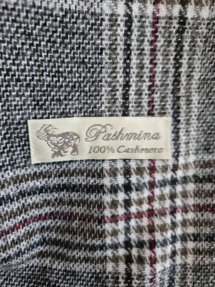 100% Cashmere Pashmina with Pom Poms image indicator(3)