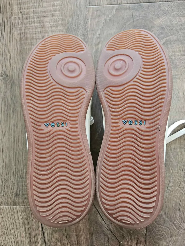 Women's Vessi Courtside Classic Shoes image indicator(4)