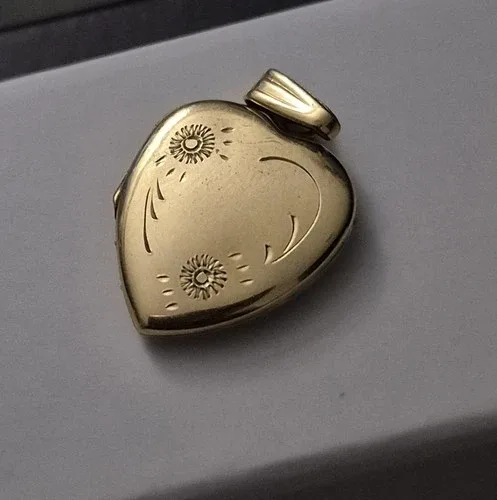 Vintagevgold locket - for Shmoopie* thumbnail