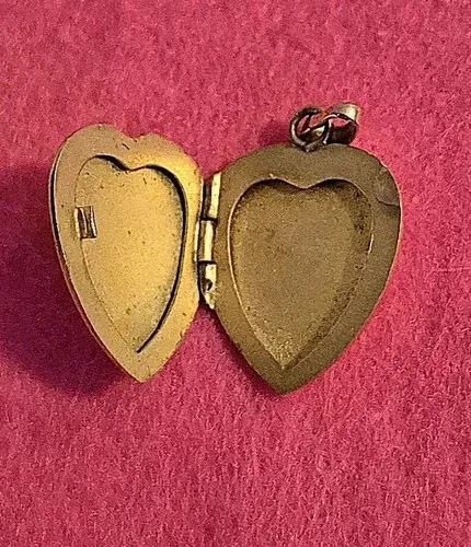 Vintage gold locket - for Shmoopie* image indicator(2)