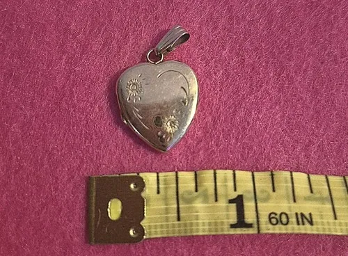 Vintage gold locket - for Shmoopie* image indicator(3)