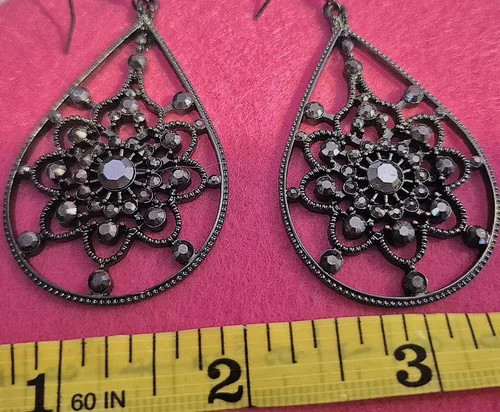 Midnight Bloom Teardrop Earrings image indicator(3)