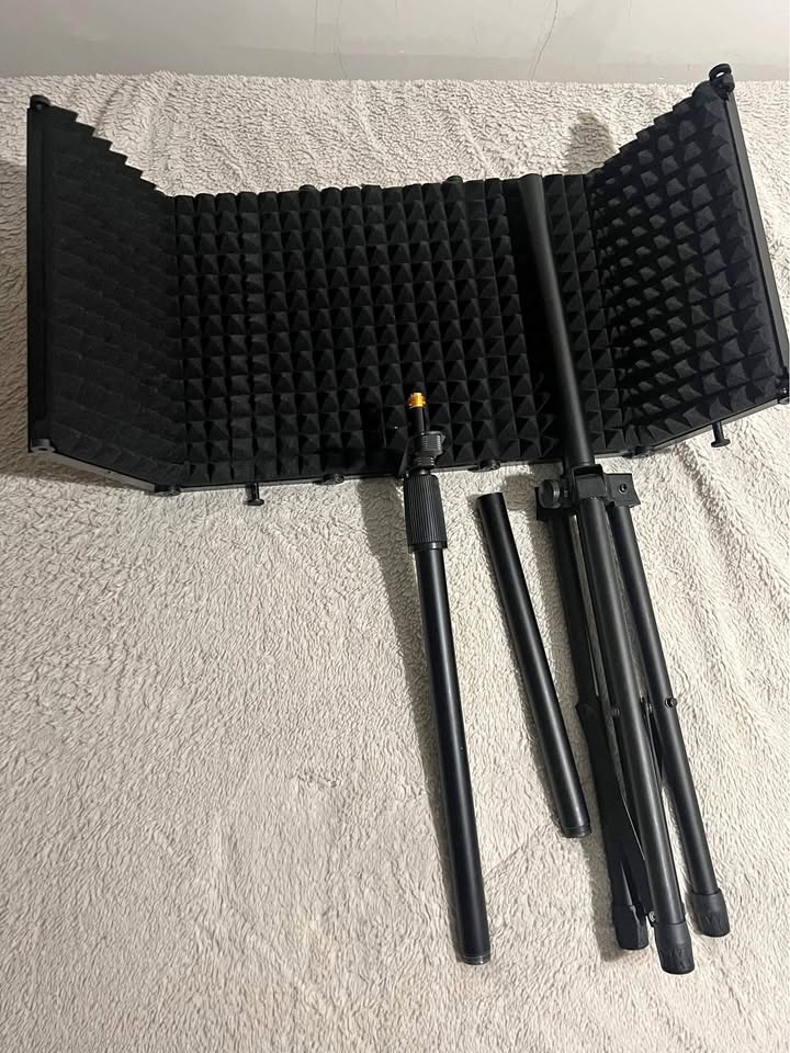 Adjustable mic stand + isolator shield