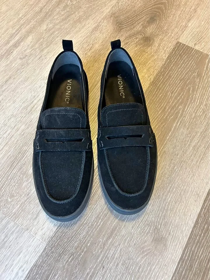 Vionic Uptown Loafer Black Suede thumbnail