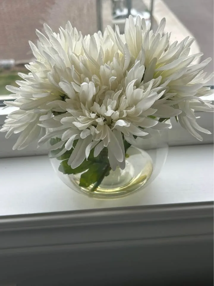 Faux Flower Arrangement White image indicator(2)