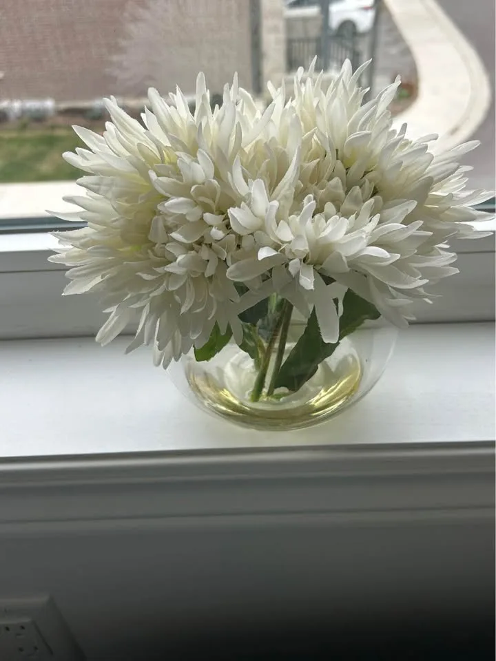 Faux Flower Arrangement White image indicator(3)