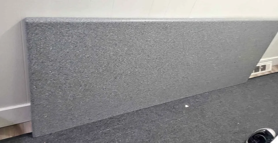 COUNTERTOP con granito corian gris 25 "× 72" $ 100 CON SU S thumbnail