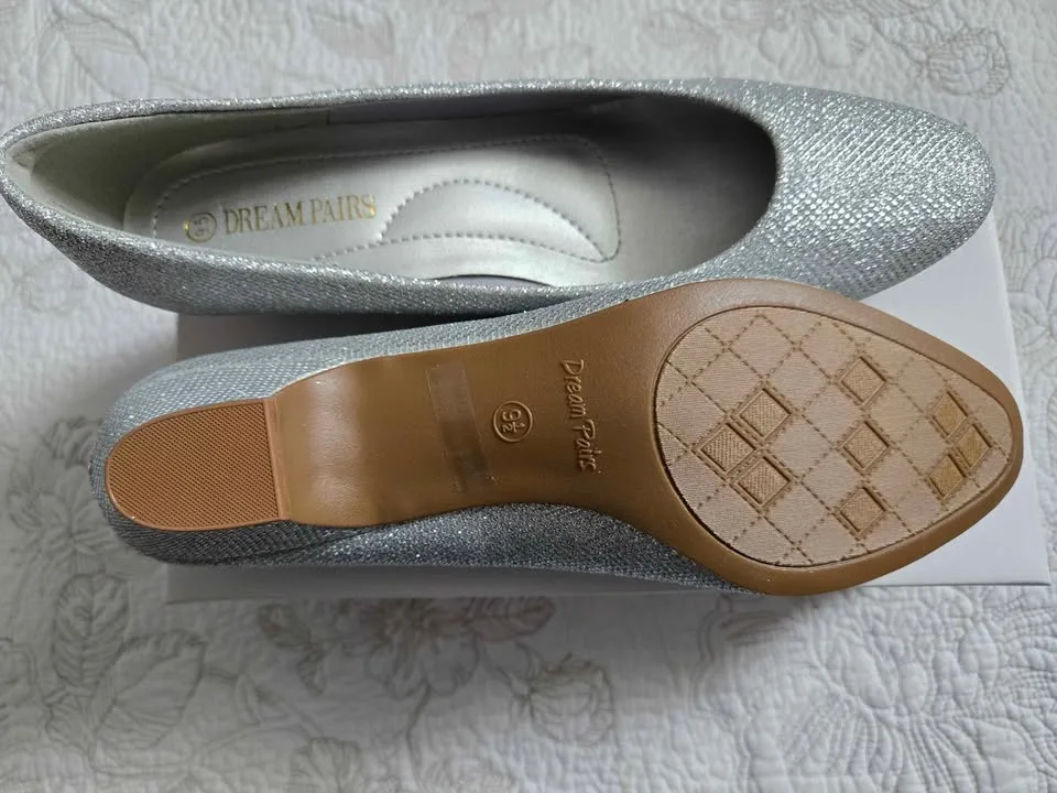 New beautiful shoes size 9 1/2 image indicator(4)