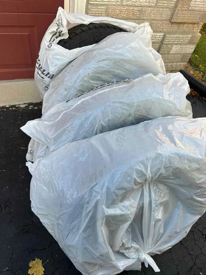 Bridgestone Blizzak winter tires with rims - Toyota Highlander - image indicator(5)