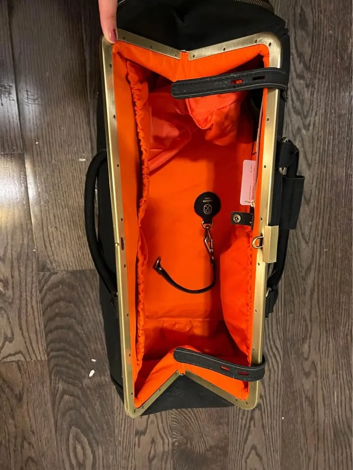 LaFlore Paris Trolala vegan leather convertible trolley bag image indicator(4)