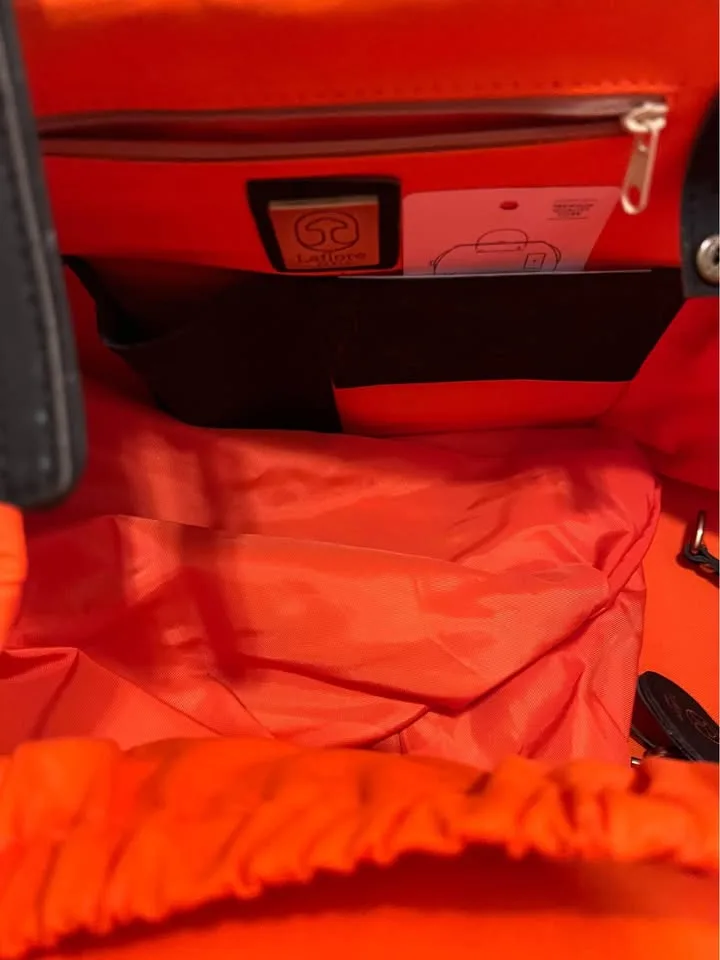 LaFlore Paris Trolala vegan leather convertible trolley bag image indicator(5)