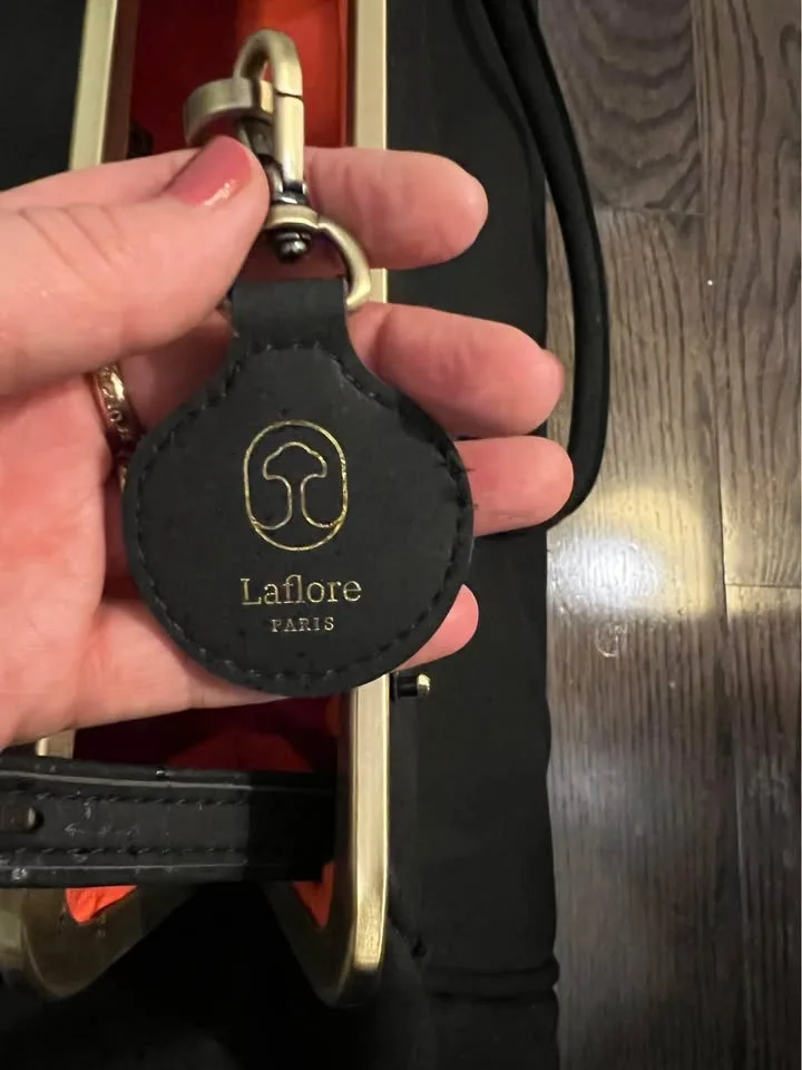 LaFlore Paris Trolala vegan leather convertible trolley bag image indicator(7)