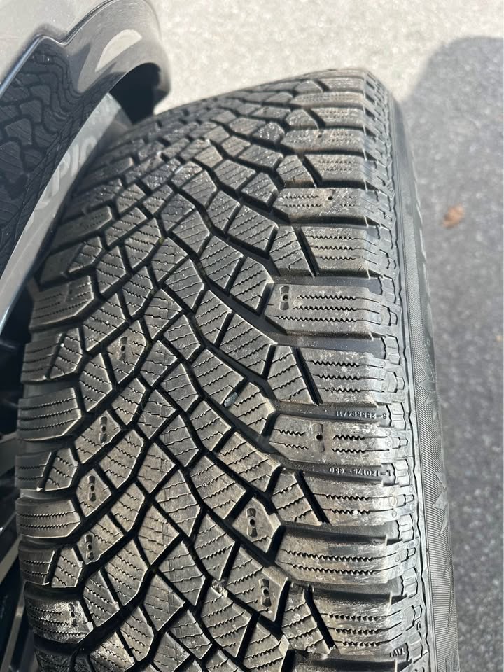 Landrover Winter Tires with Rims 255/55 R20 Continental IceC - photo 4