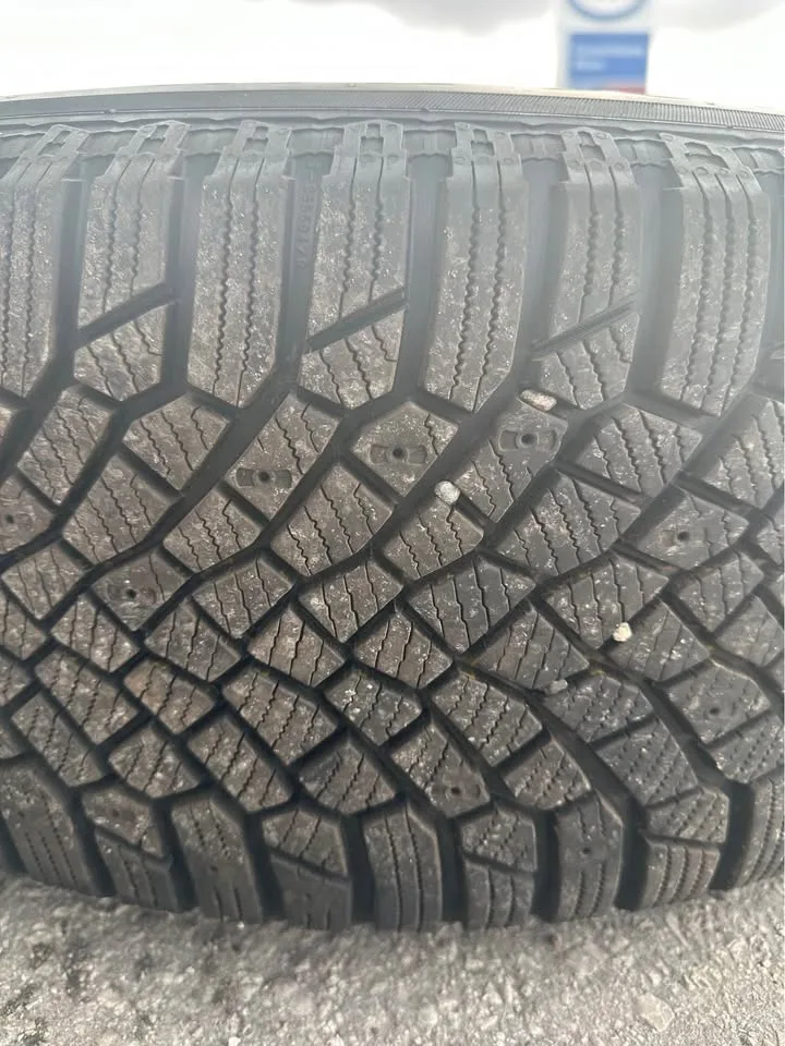 Landrover Winter Tires with Rims 255/55 R20 Continental IceC image indicator(7)