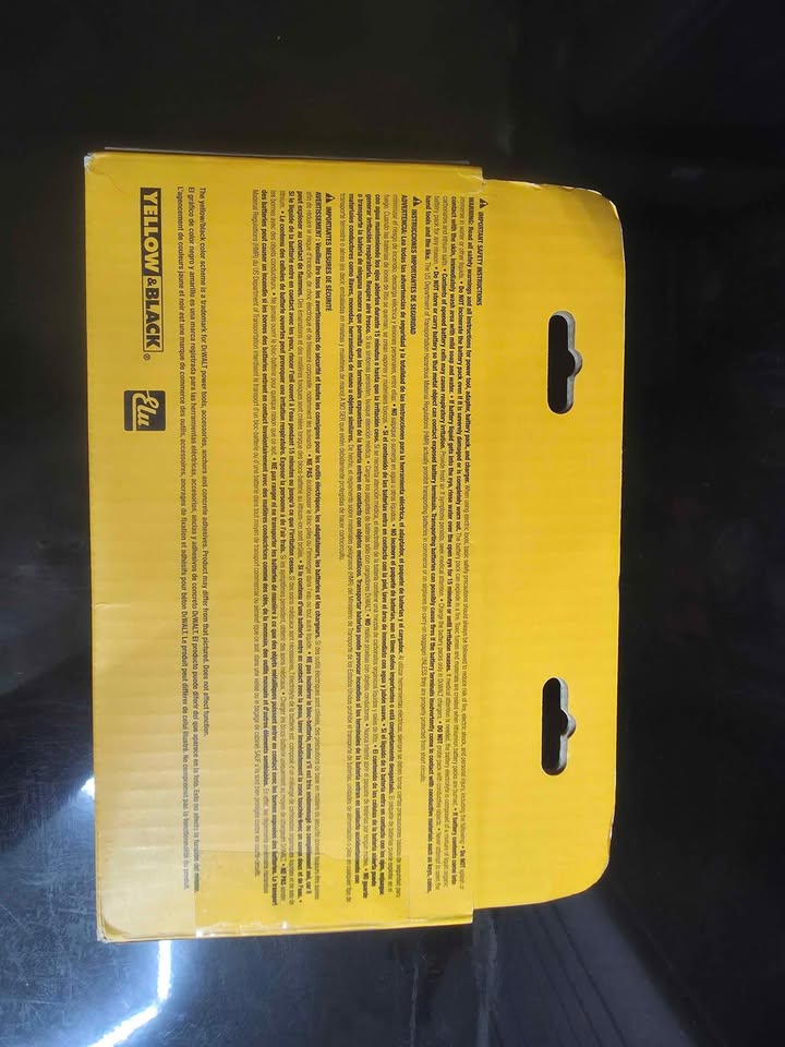 DEWALT 12V 3Ah/5Ah Batteries and Charger new - photo 3