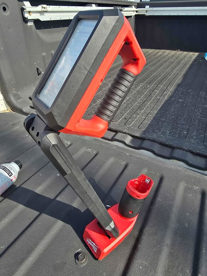 Milwaukee M12 Undercarrage LED Light + Battery