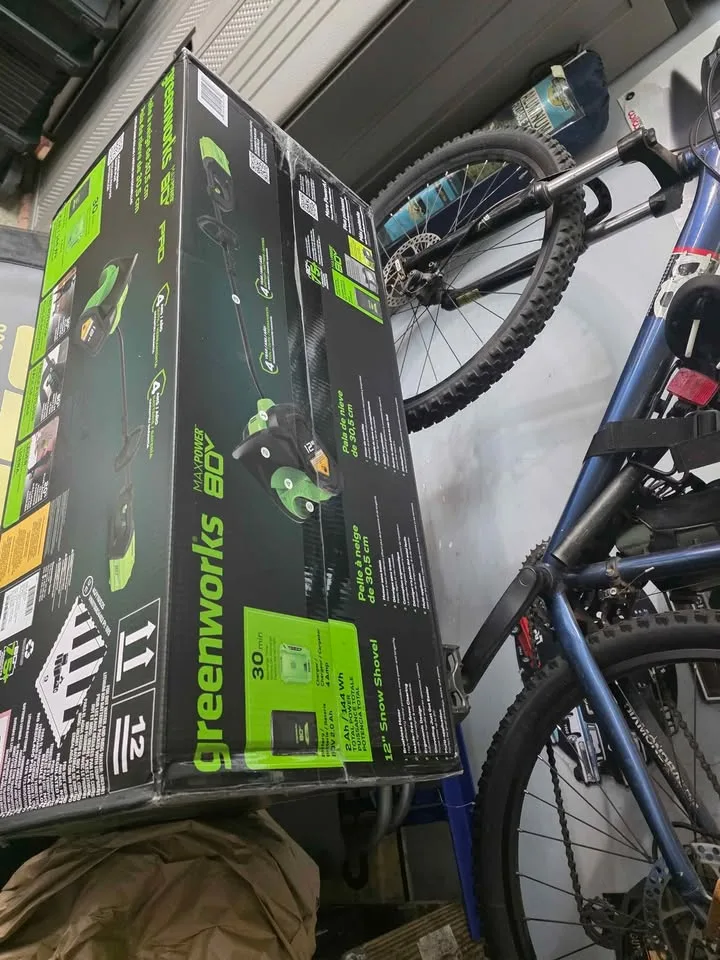 Greenworks PRO Electric Snow Shovel kit image indicator(5)