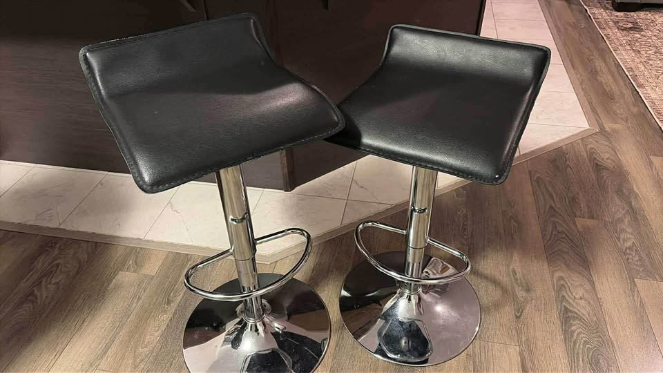 Adjustable Bar Stools - set of 4 - photo 2